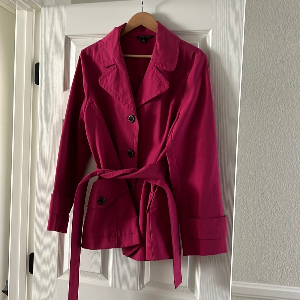 Cute and comfortable water resistant jacket in pink.